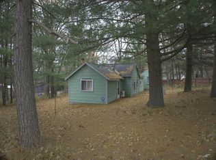 129 Columbus Ave, Houghton Lake, MI 48629