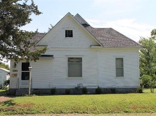 1027 E 6th St, Cherryvale, KS 67335