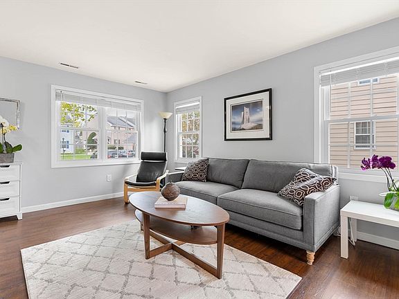 4th image of 40 Pamela Ln #40