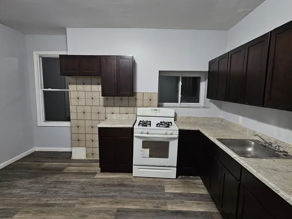 961 Grove St #2R, Irvington, NJ 07111