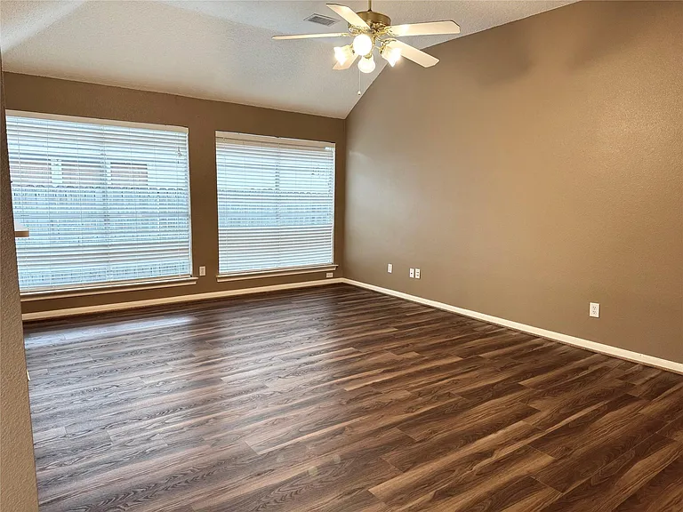 4006 Hunnington Dr — Photo 21