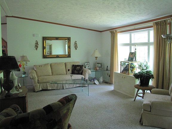 5th image of 151 Westwood Dr