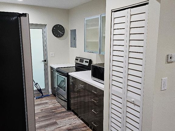 4th image of 426 SW 4th Ave #1