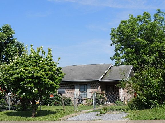 2nd image of 1013 E Myrtle Ave