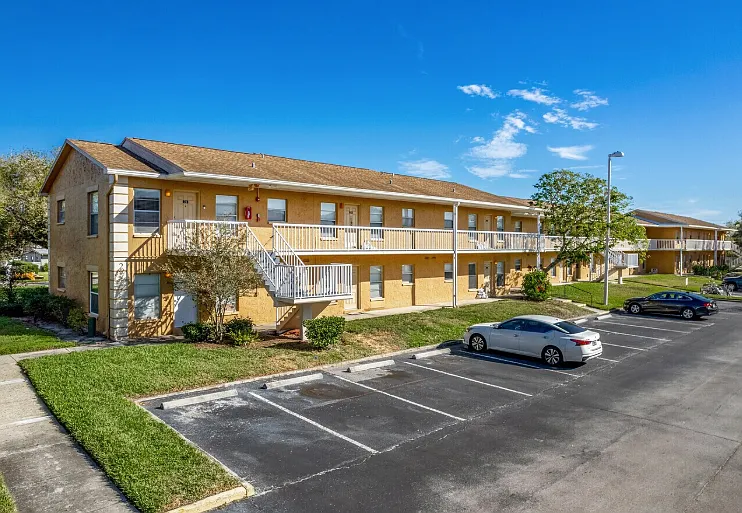 Rio Vista Village Apartments — Photo 7
