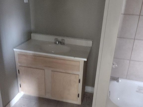 5th image of 328 E Trigg Ave