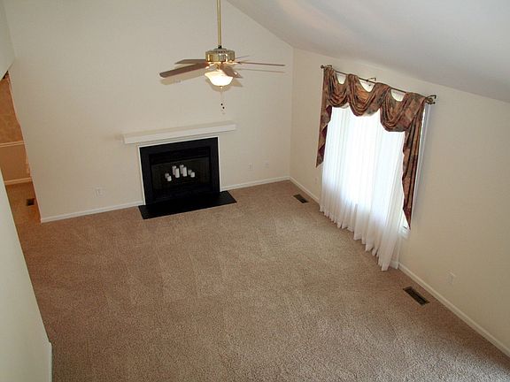 3rd image of 15 Pineburr Ct