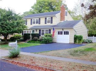 110 Drake Ln, Fairfield, CT 06824
