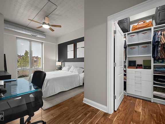 5th image of 4846 N Clark St APT 209