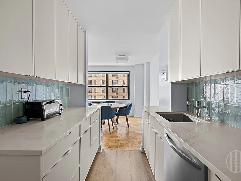 205 W End Ave #15M — Photo 10
