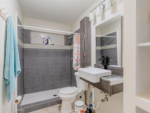 5th image of 1530 Daniel Dr
