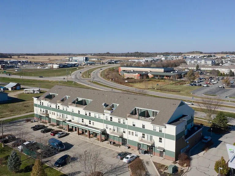 McComb Place Apartments — Photo 4