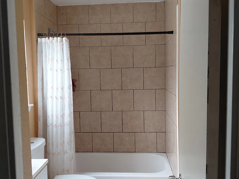 910 Green Park St — Photo 6