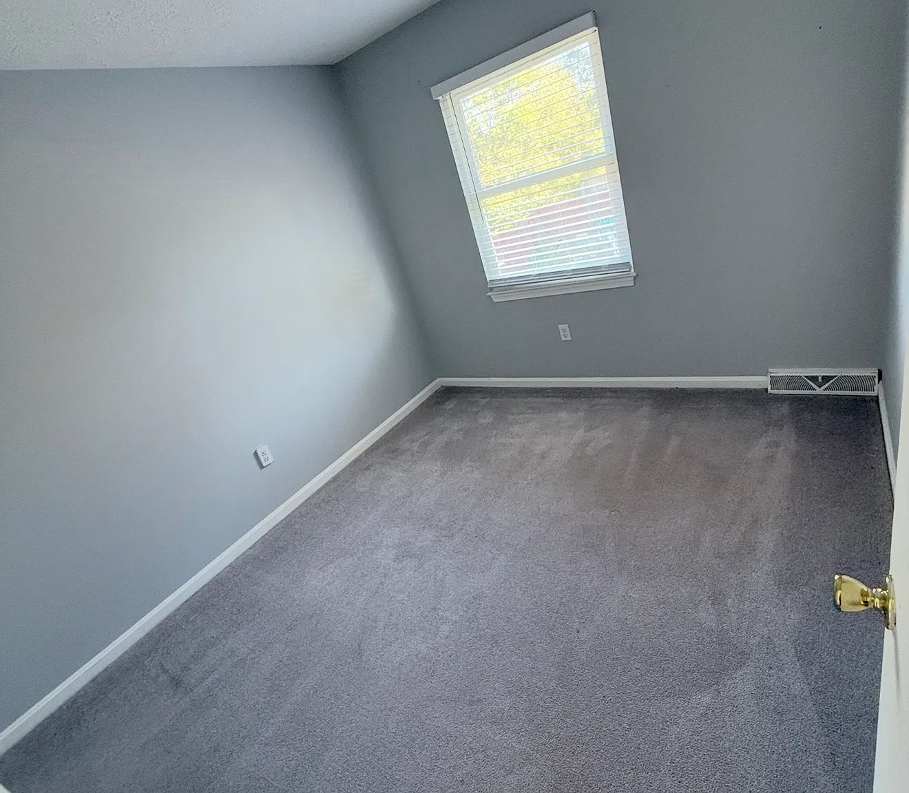 3 bed, 1.5 bath, 1240 sqft, $1,800 — Photo 4