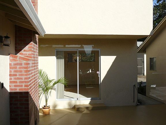 *BEAUTIFUL CLEAN PATIO*