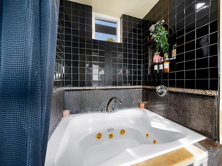 4350 Alta Mira Dr — Photo 2