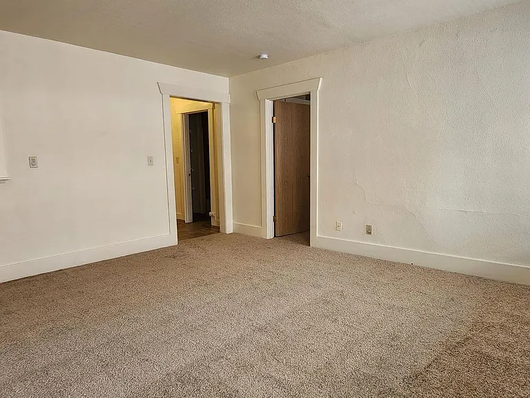 Florence Apartments — Photo 2