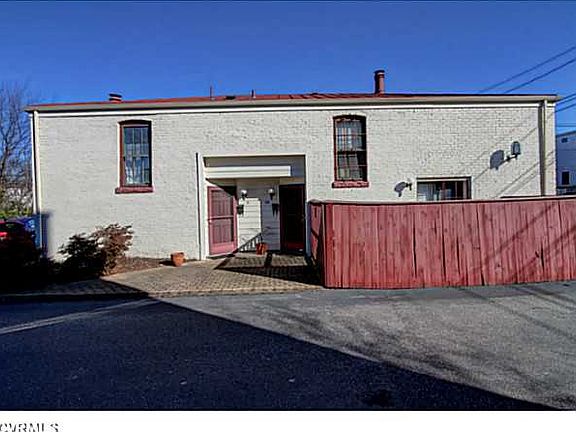 2nd image of 2120 E Broad St #U9