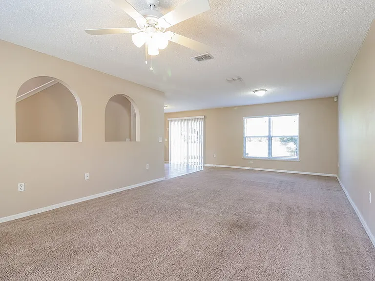 1113 Benan Ct — Photo 2