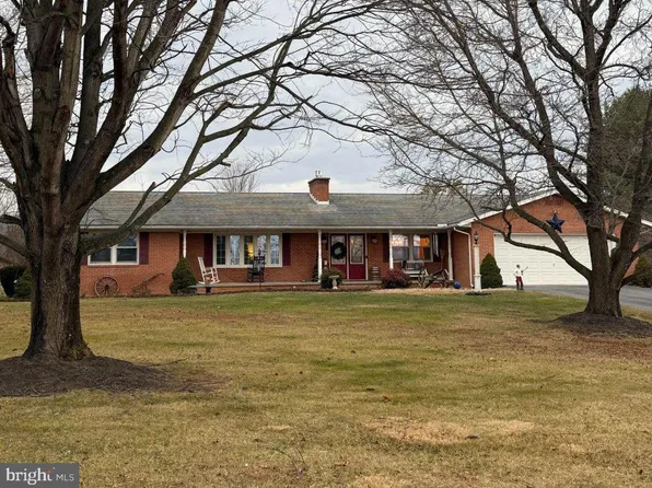 80 Iroquois Trl, Martinsburg, WV 25403