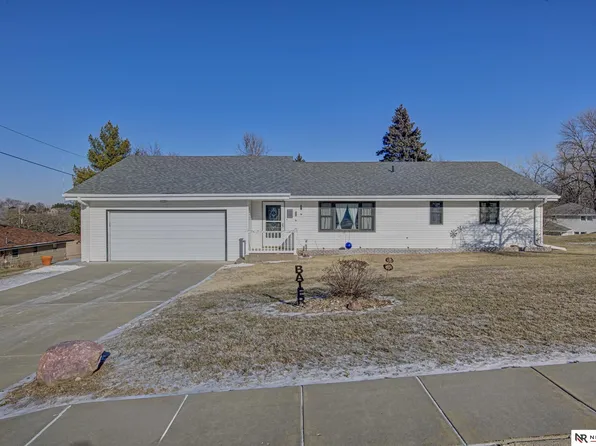 104 Walnut Cir, Weeping Water, NE 68463