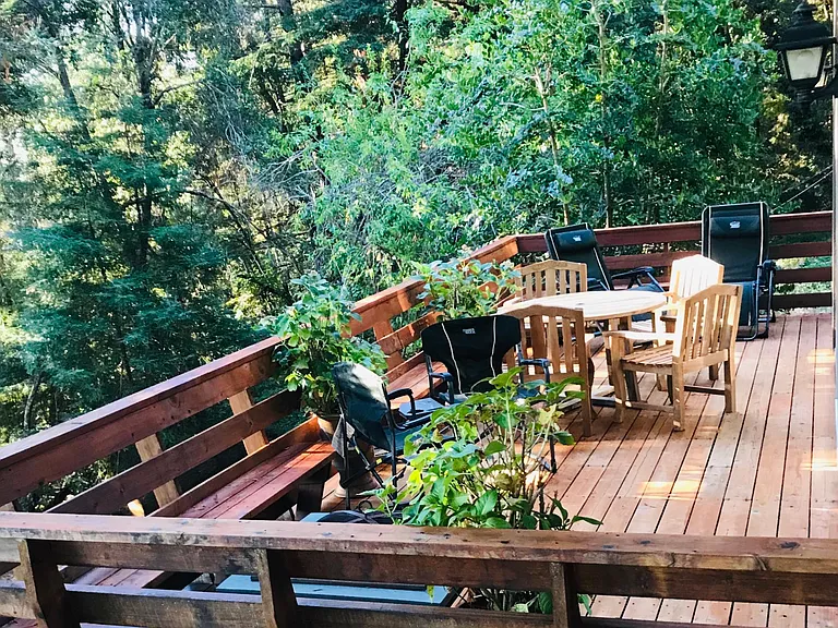 10'x30' redwood deck off Living Room with built in benches