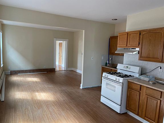 4th image of 23 Horace St #2S