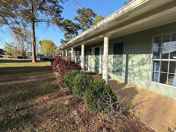 4th image of 10 Estates Dr