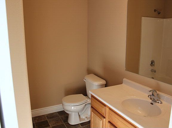 5th image of 204 Alma Dr
