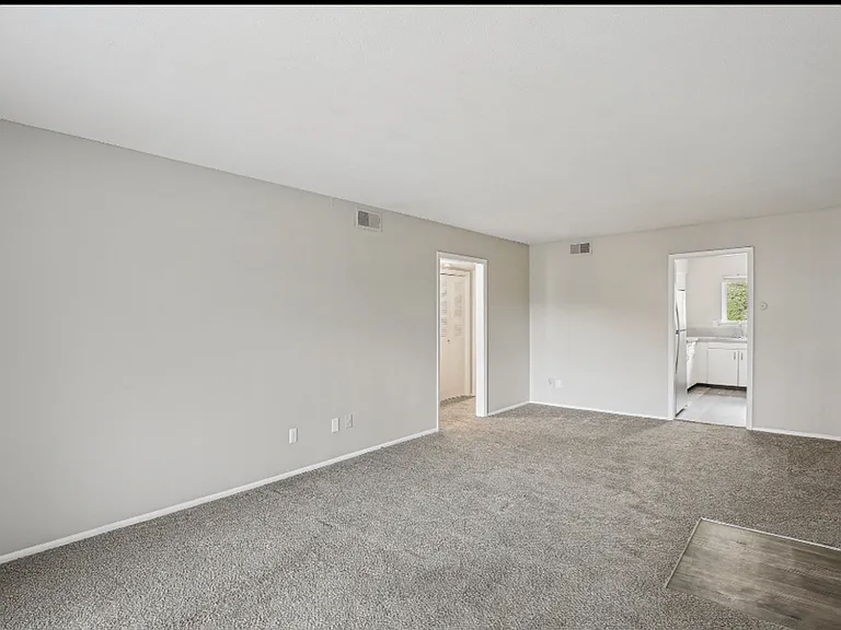 6823 N Broadway St — Photo 7