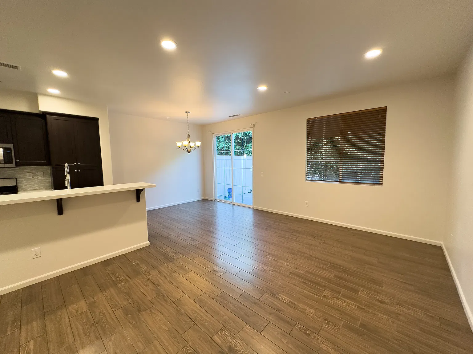 7604 N Justice Way — Photo 3