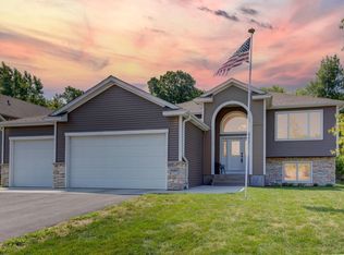 9089 Fairway Hill Dr, Elko New Market, MN 55020