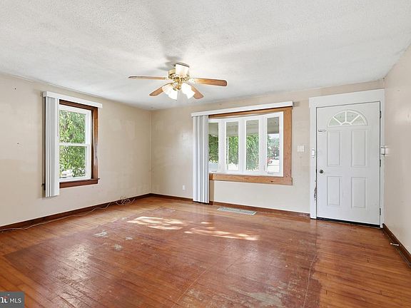 4th image of 2124 Church St