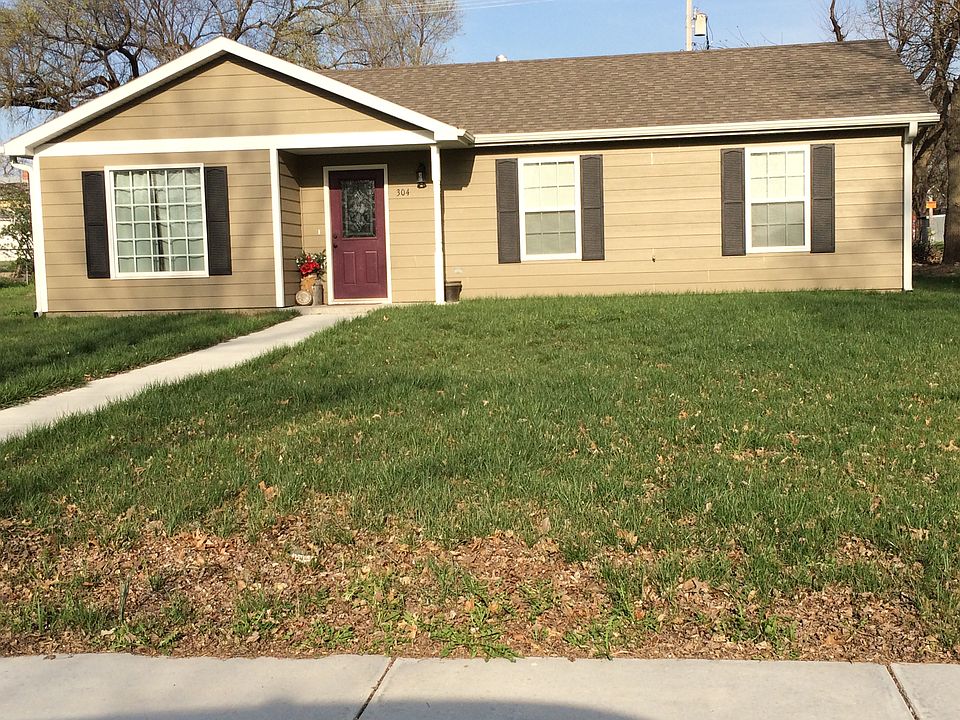 1st image of 304 N 1st St
