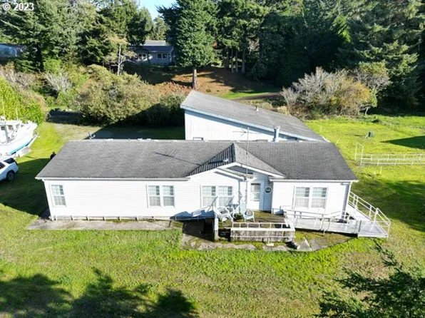 1345 Michigan Ave NE, Bandon, OR 97411
