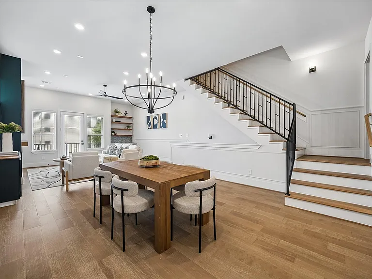 1232 W 21st St — Photo 12