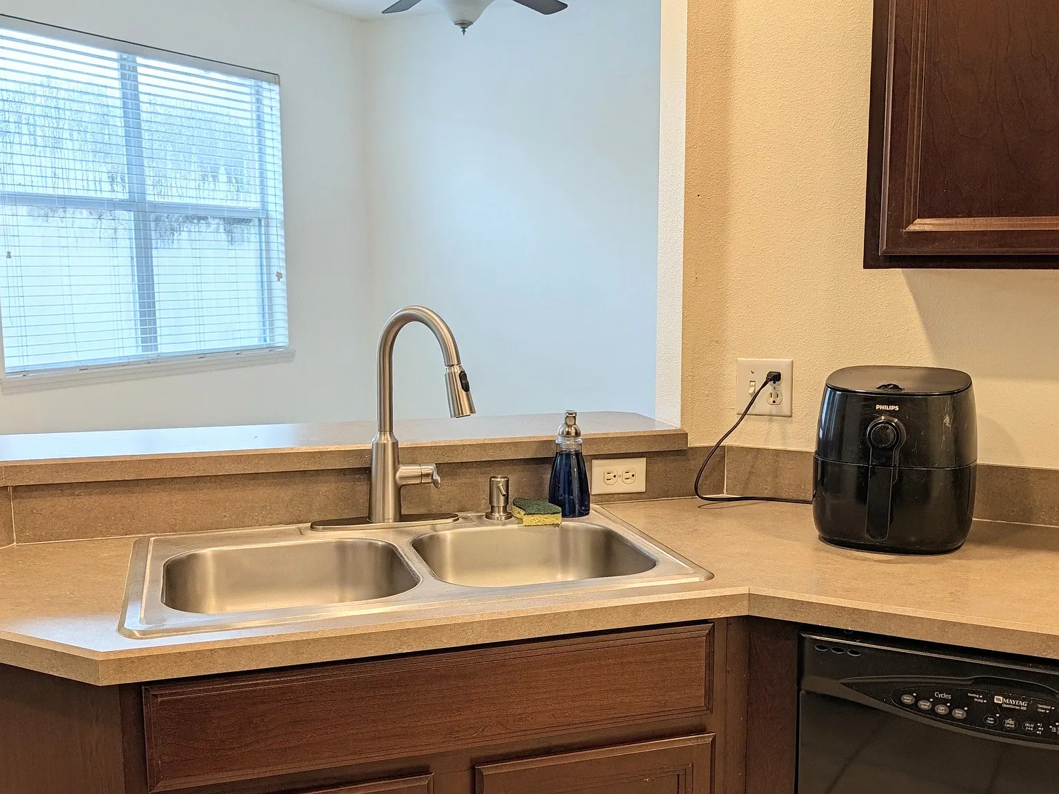 2 bed, 2.5 bath, 1324 sqft, $1,995 — Photo 4