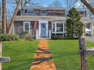 14 Vale Dr, Huntington, NY 11743