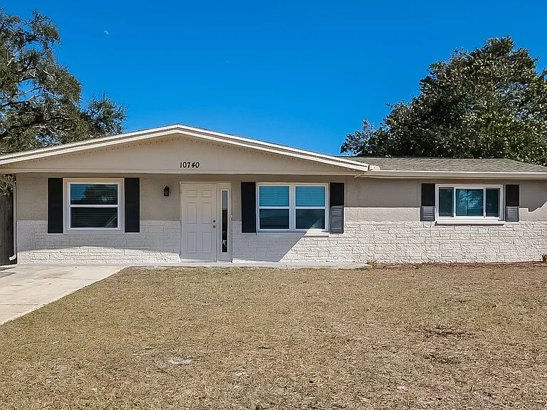 10740 Piccadilly Rd — Photo 1