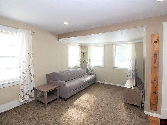 4th image of 200 Maywood Ave