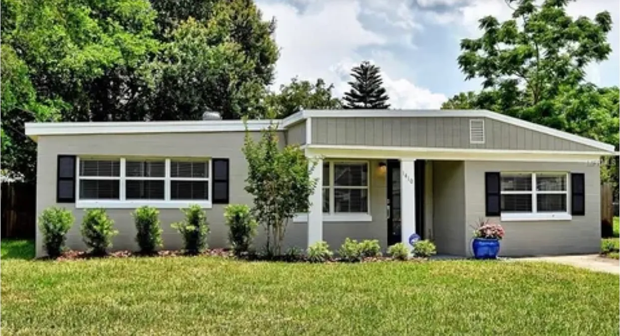 3 bed, 998 sqft, $2,400 — Photo 1