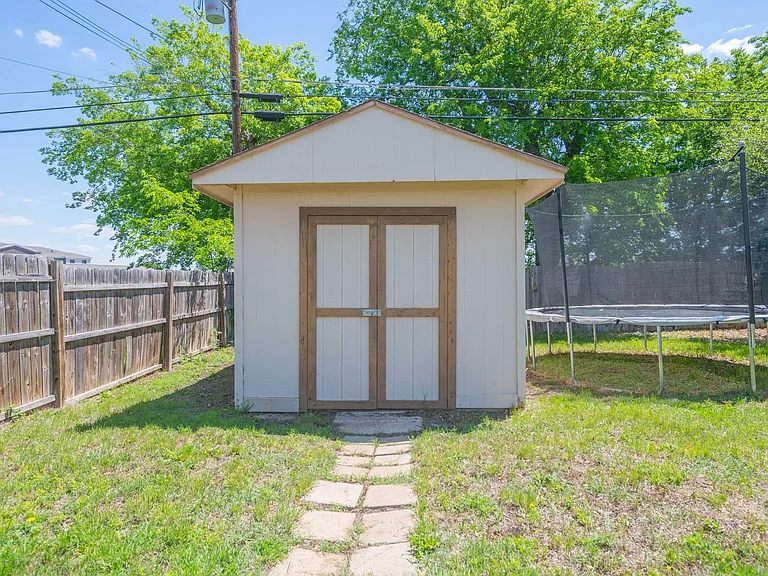 303 Manning Dr — Photo 37