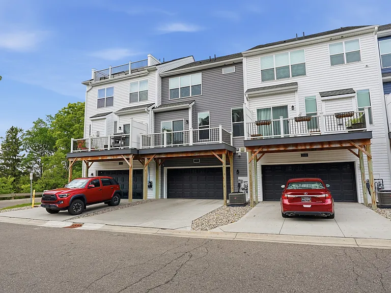 2893 Rayfield Ave — Photo 35