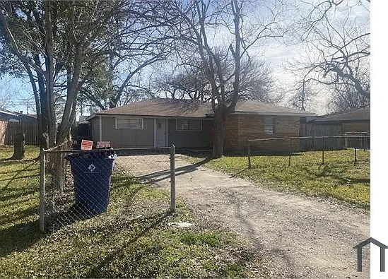 4 bed, 1200 sqft, $1,750 — Photo 2