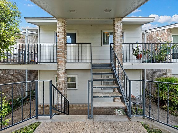 4th image of 2905 Lake Shore Dr APT 204