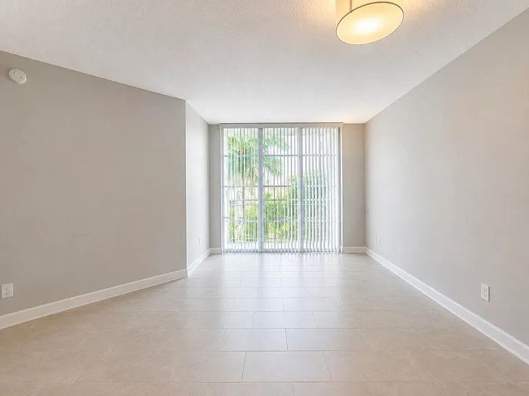 410 Evernia St #506 — Photo 4