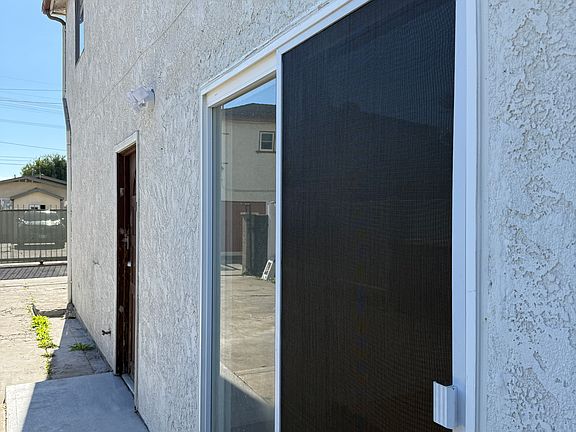 4th image of 467 W 21st St #469