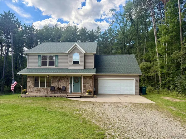 3301 Pine Bluff Ct, Columbiaville, MI 48421