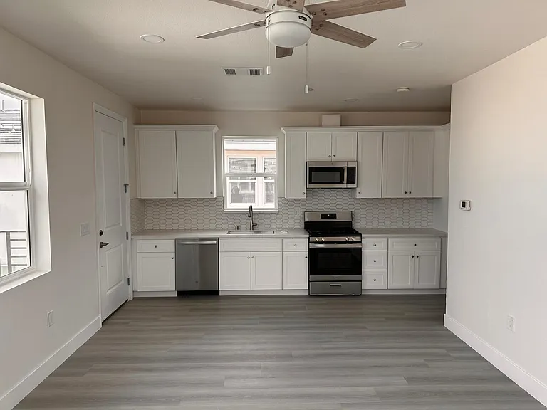 267 E Bella Serata Ave — Photo 1