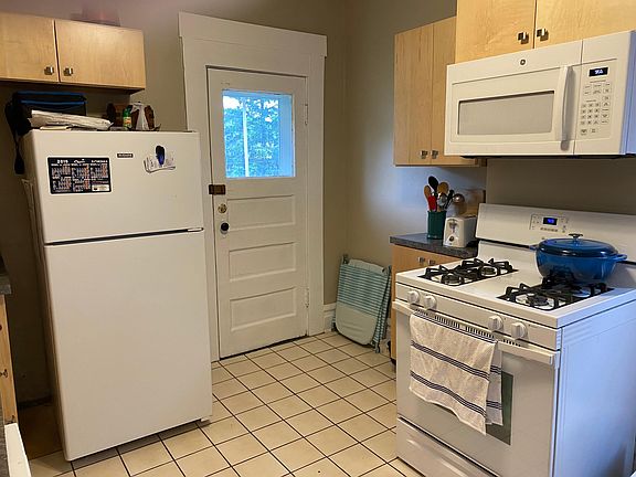 4th image of 219 W 1st Ave #C